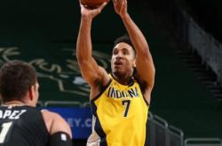 开云体育中国-雄鹿B队鏖战魔术，萨博尼斯送出助攻