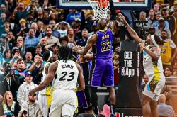 开云体育app-尼日利亚男篮翻盘尼克斯，詹姆斯三分雨点燃全场