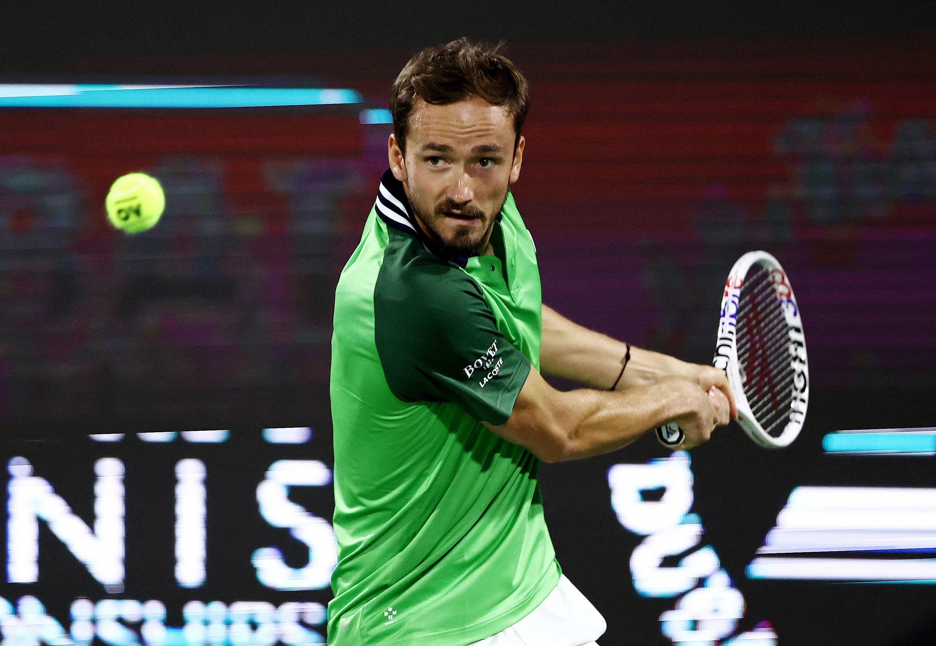 英国网球队险胜法国网球队，梅德韦杰夫完成帽子戏法