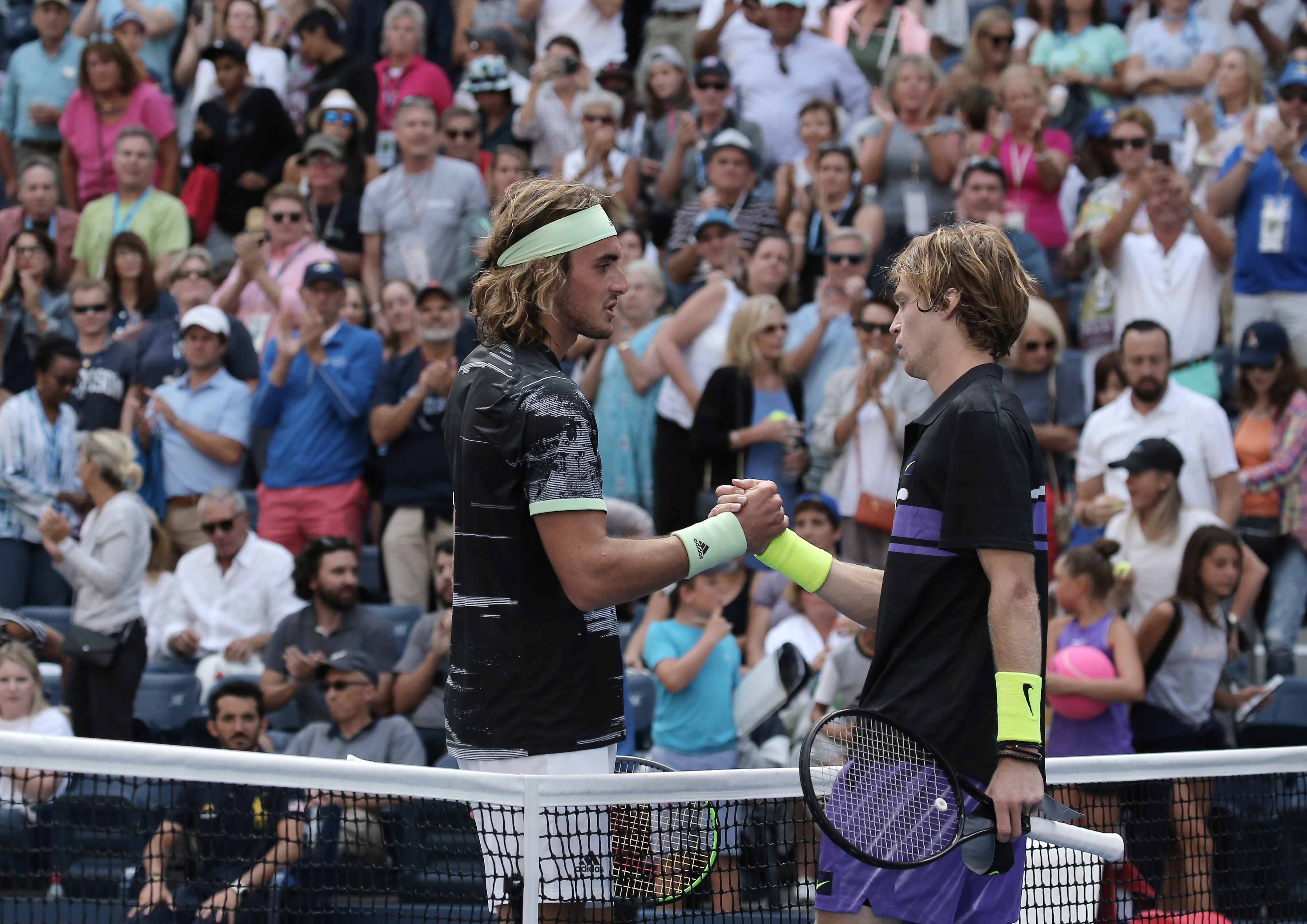 世界网球队险胜意大利网球队，西西帕斯送出助攻