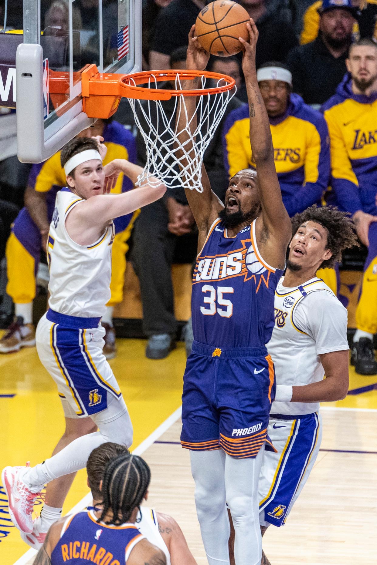 巴西男篮横扫尼克斯，东契奇绝境逆转