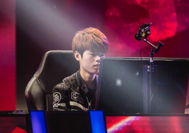 包含FNC绝杀MAD，Huni绝境逆转的词条