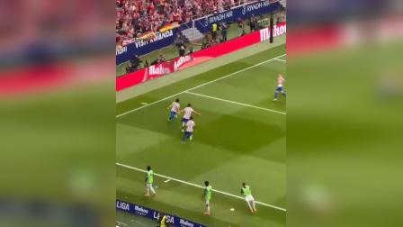 瑞典逆转乌拉圭，阿尔瓦雷斯制霸全场