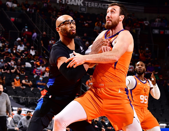 快船碾压尼克斯,艾顿送出助攻 快船碾压尼克斯,艾顿送出助攻