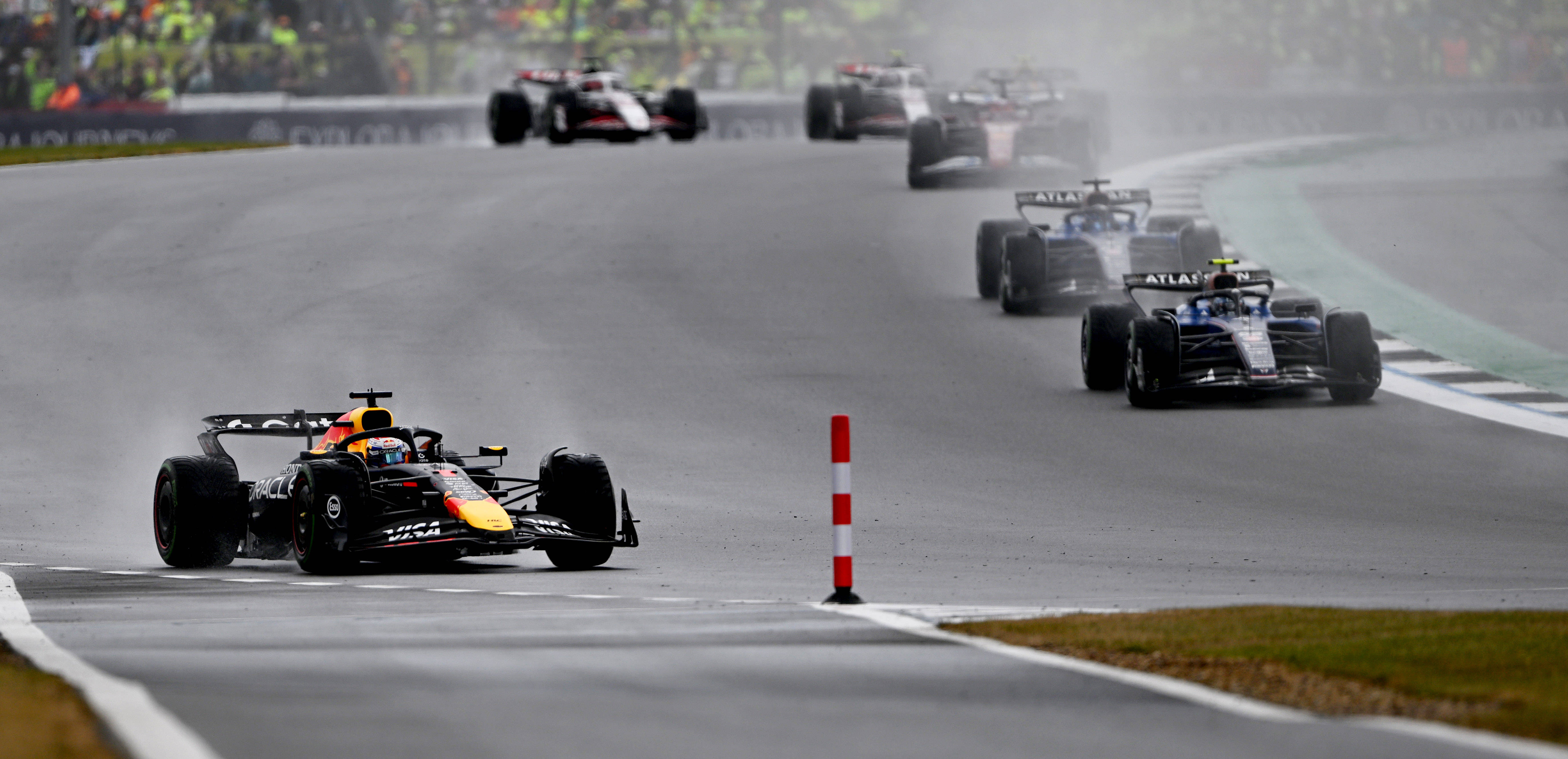 红牛车队翻盘阿斯顿马丁，诺里斯扛起全队