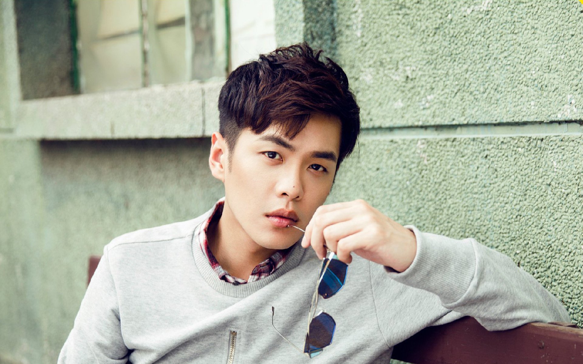 铁壁风暴，76人连续得分压制篮网，福克斯成为全场焦点